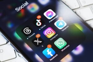 Meios digitais transformaram a maneira de fazer política no País, e consequentemente, atrair eleitores - Crédito: Divulgação