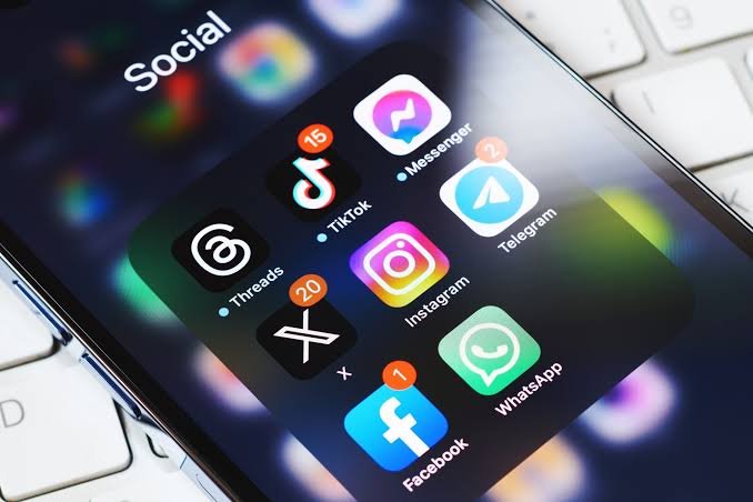 Meios digitais transformaram a maneira de fazer política no País, e consequentemente, atrair eleitores - Crédito: Divulgação